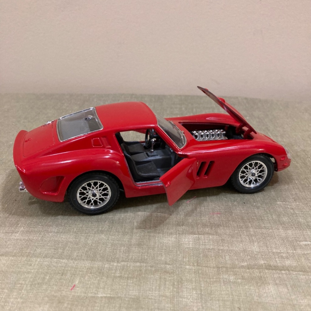 Ferrari 250 GTO 1962 Scale 1/24 - Picture 5 of 8